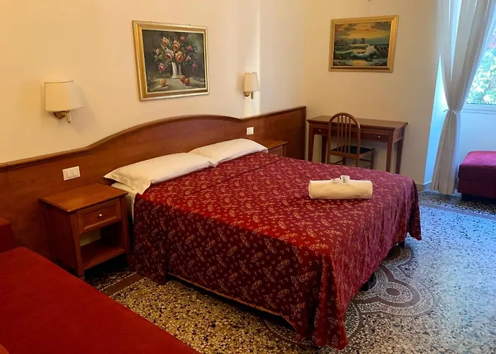 パラマウント ゲストハウス